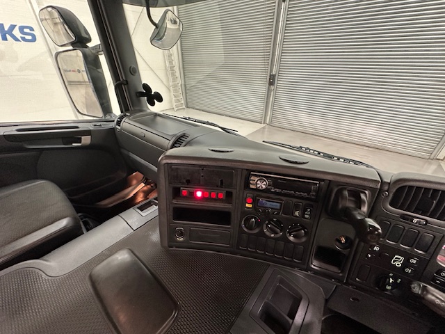 Scania P250 4×2 Day Cab Skip Loader