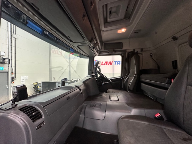 Scania P250 4×2 Sleeper Cab Fridge Box
