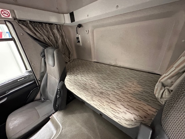 DAF CF 310 Sleeper Cab Curtainsider