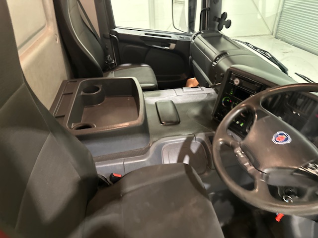 Scania P280 6×2 Rear Lift Day Cab Fridge Box