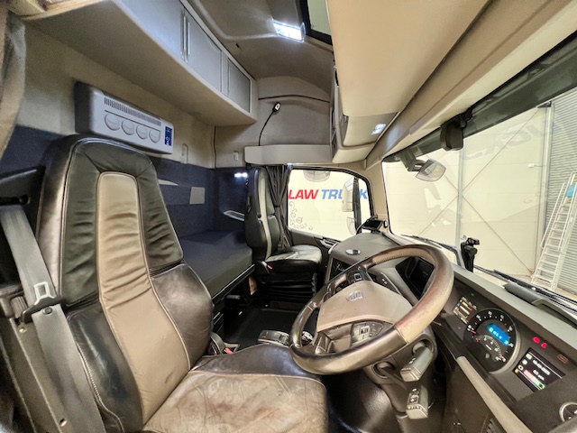 Volvo FH 500 6×2 Midlift Tractor Unit
