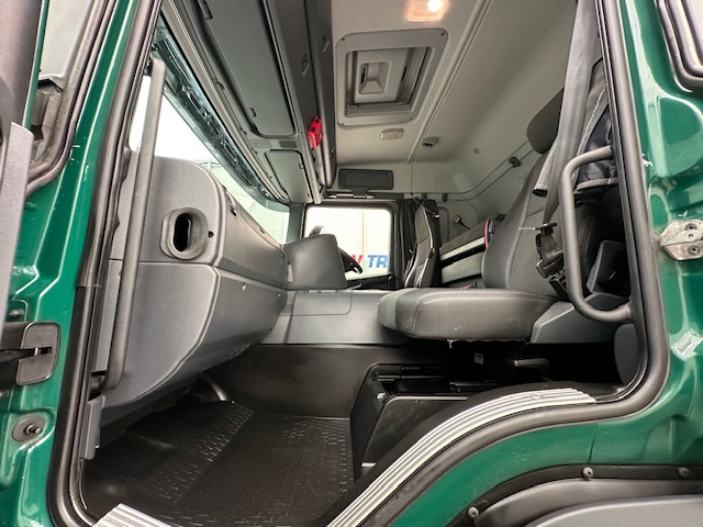 Scania P250 4×2 Sleeper Cab Box Van