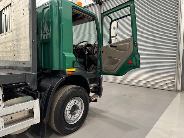 DAF CF75 310 6×2 Rear Lift Flatbed