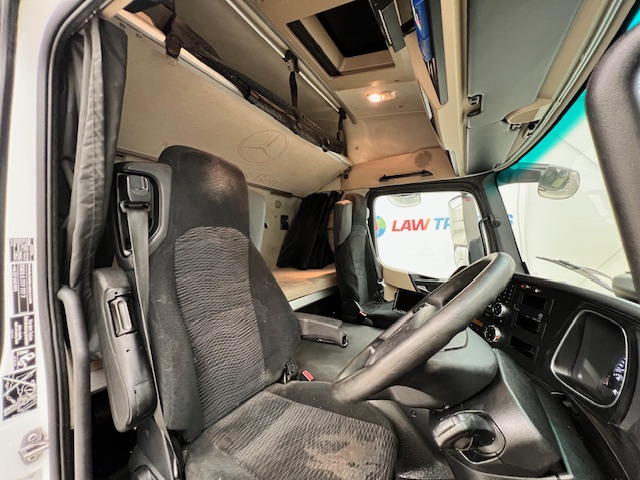 Mercedes Actros 1824 4×2 Sleeper Cab Fridge Box