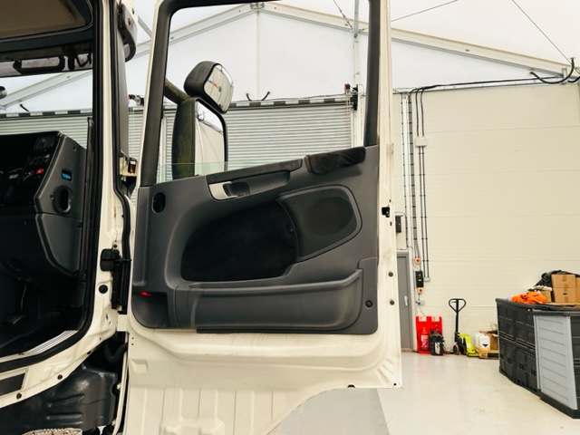Scania R480 Rear Lift Sleeper Cab Flatbed Manual