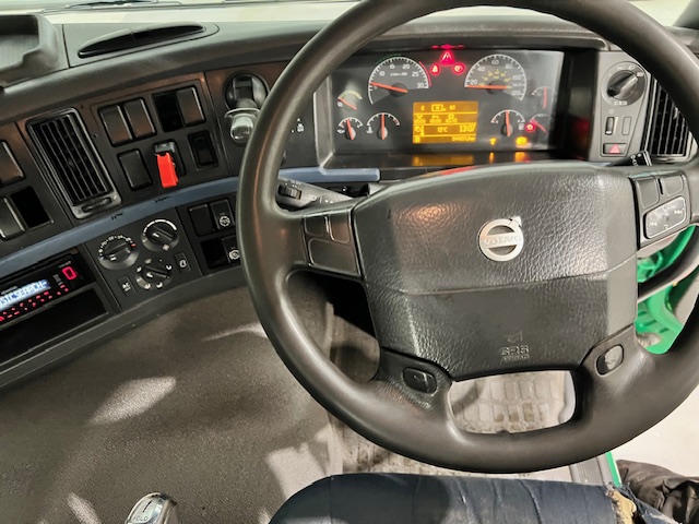 Volvo FM 400 8×4 Day Cab Tipper