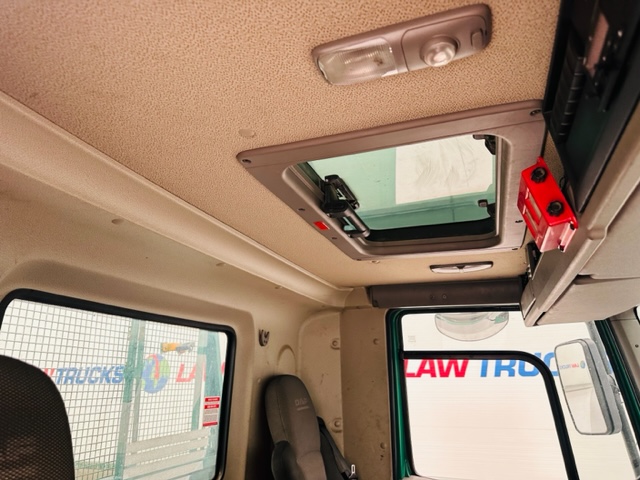 DAF CF75 310 Rear Lift Day Cab Dropside Brick Grab