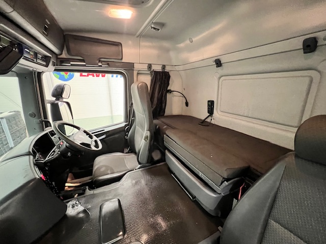 Scania P250 4×2 Sleeper Cab Fridge Box