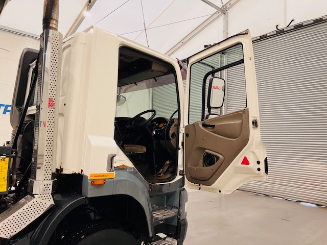 DAF CF85 360 8×4 Day Cab Hookloader Manual