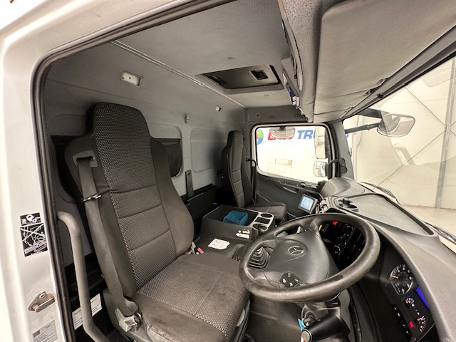 Mercedes Axor 1824 Day Cab Box Van