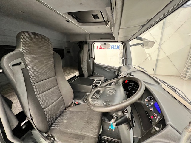 Mercedes Axor 2529 6×2 Rear Lift Sleeper Cab Fridge Box