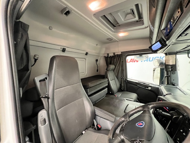 Scania P250 4×2 Sleeper Cab Fridge Box