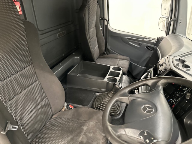 Mercedes Axor 1824 Day Cab Curtainsider Manual