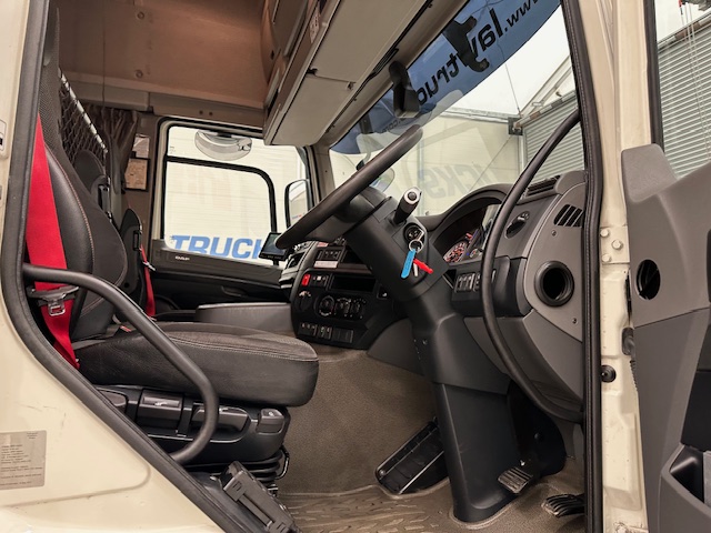 DAF CF 440 6×2 Sleeper Cab Dropside Drawbar Spec