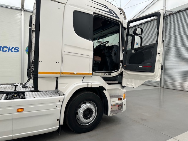 Scania R450 6×2 Rear Lift Highline Tractor Unit PTO