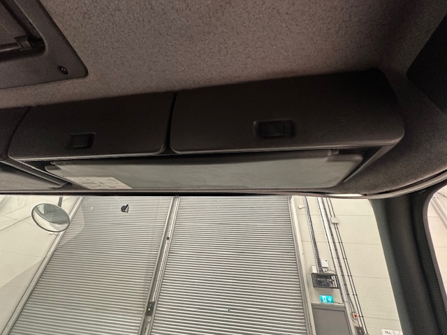 Volvo FM12 340 Rear Lift Sleeper Beavertail