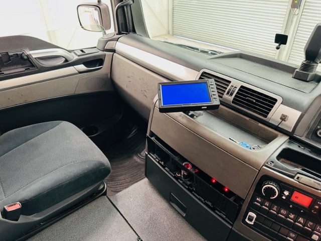 MAN TGM 18.250 Sleeper Cab Curtainsider