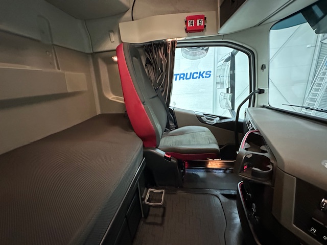 Volvo FH 500 6×2 Midlift Tractor Unit