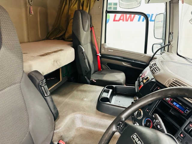 DAF CF75 310 6×2 Rear Lift Sleeper Cab Curtainsider