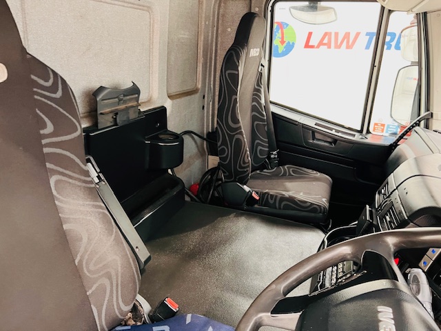 Iveco Stralis 310 AT 6×2 Box Van