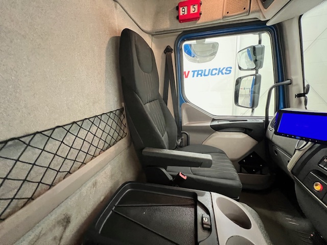 DAF LF 180 Day Cab Dropside with Tail Lift
