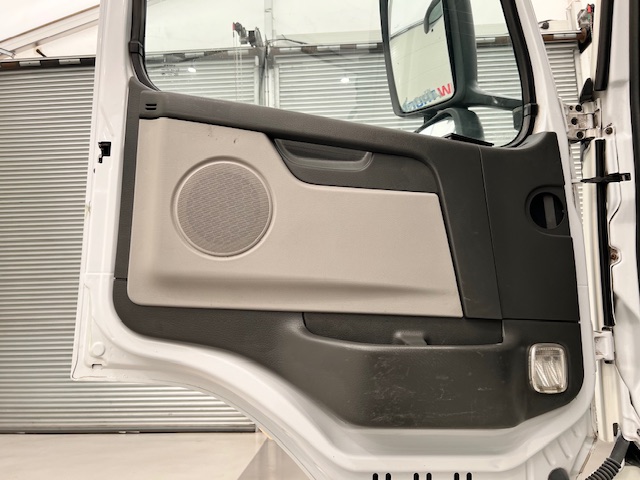 Volvo FM 460 8×4 Steel Tipper Grab