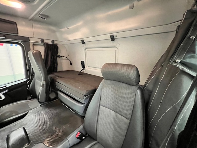 Scania P250 4×2 Sleeper Cab Fridge Box