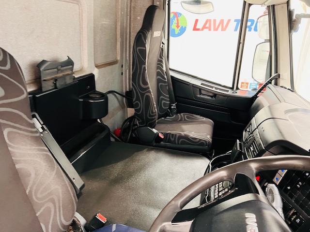 Iveco Stralis 310 AT 6×2 Box Van