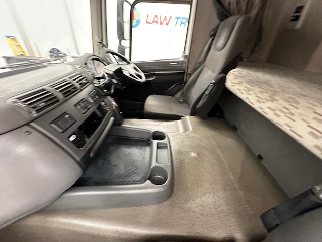 DAF CF 310 Sleeper Cab Curtainsider