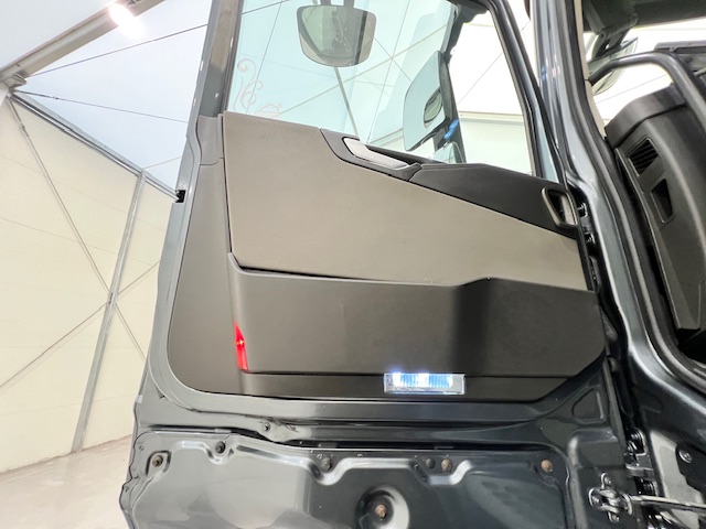 Volvo FH 500 6×2 Midlift Tractor Unit