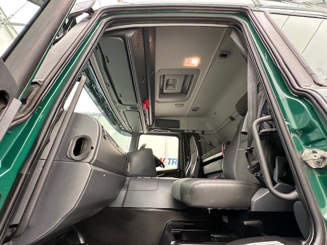 Scania P250 4×2 Sleeper Cab Box Van