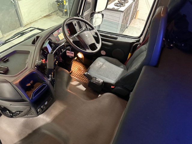 Volvo FM 450 Dropside Brick Grab Drawbar