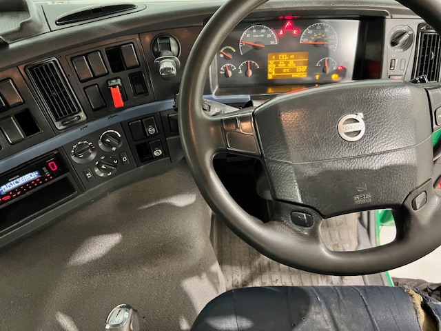 Volvo FM 400 8×4 Day Cab Tipper
