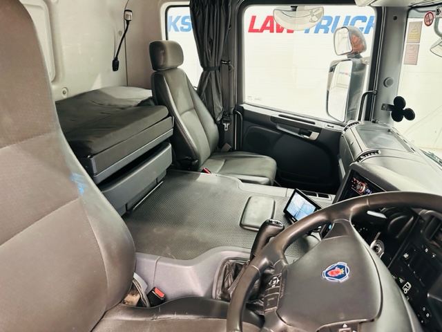 Scania P250 4×2 Sleeper Cab Box Van Manual
