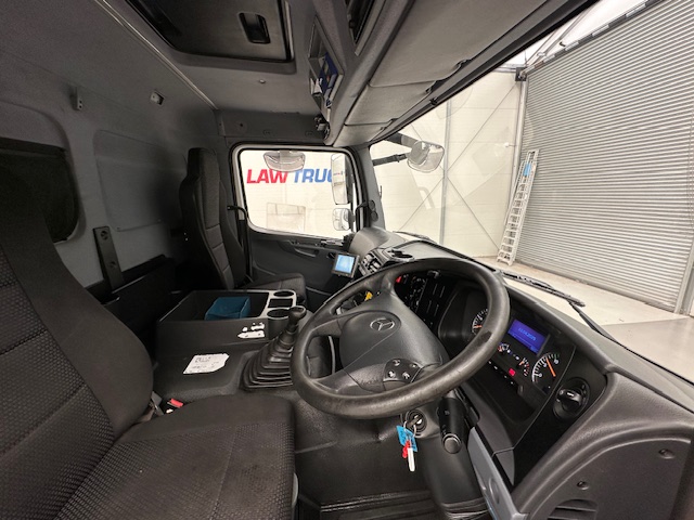 Mercedes Axor 1824 Day Cab Box Van