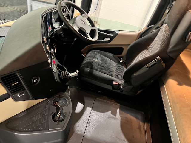 Mercedes Actros 2530 6×2 Sleeper Cab Curtainsider