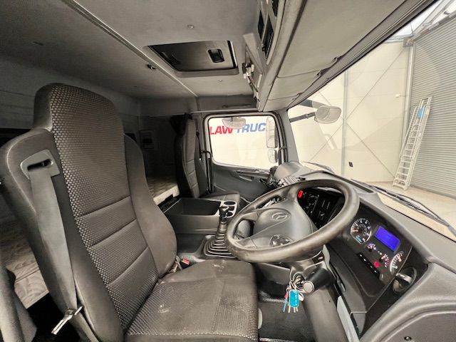 Mercedes Axor 2529 6×2 Rear Lift Sleeper Cab Fridge Box
