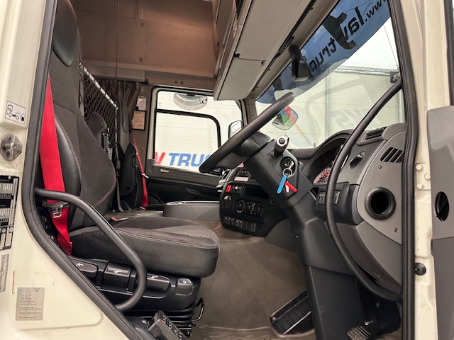 DAF CF 440 6×2 Sleeper Cab Dropside Drawbar Spec
