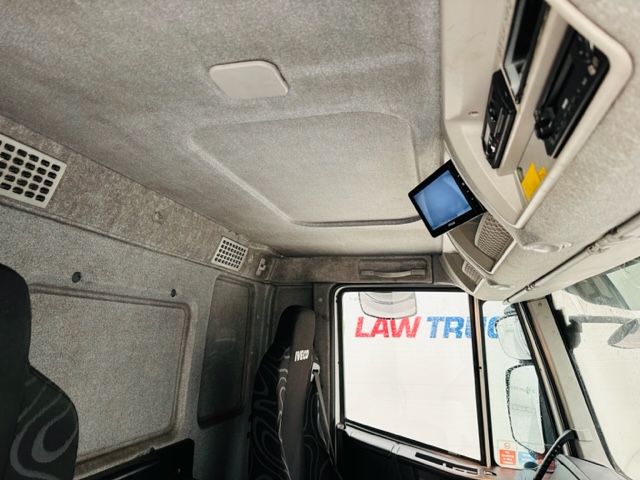 Iveco Stralis 310 AT 6×2 Box Van