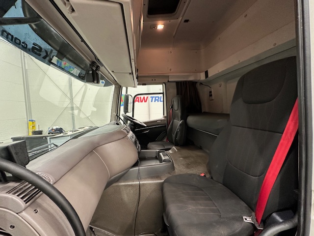 DAF CF 260 Sleeper Cab Curtainsider