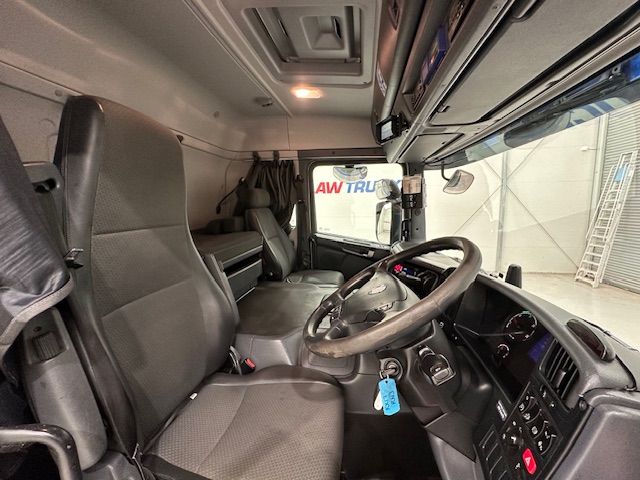 Scania P250 4×2 Sleeper Cab Fridge Box