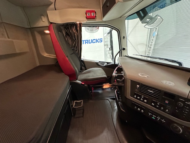Volvo FH 500 6×2 Midlift Tractor Unit
