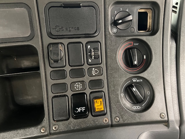 Scania 114 340 6×2 Sleeper Cab Beavertail