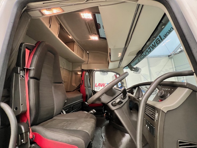Volvo FH 460 6×2 Midlift Tractor Unit