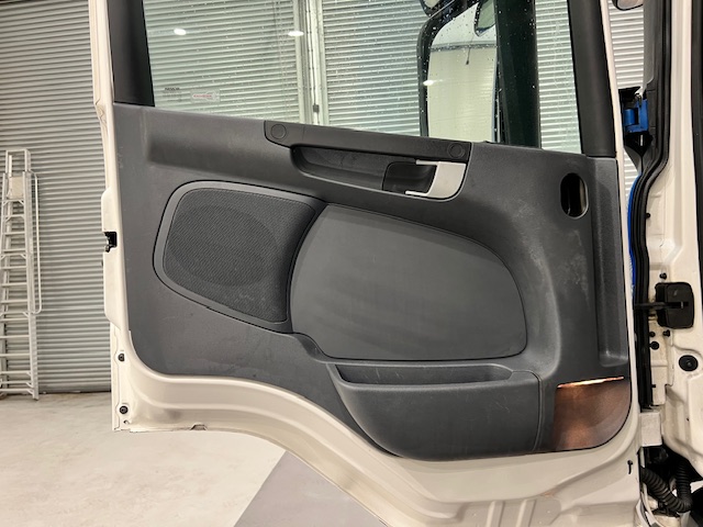 Scania P250 4×2 Sleeper Cab Fridge Box