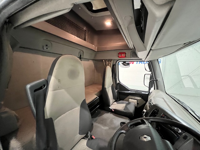 Renault Midlum 190 Sleeper Cab Box Van