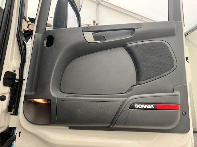 Scania G410 8×4 Rest Cab Hookloader Drawbar