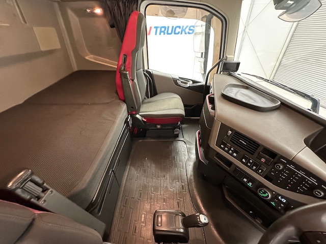 Volvo FH 500 6×2 Midlift Tractor Unit