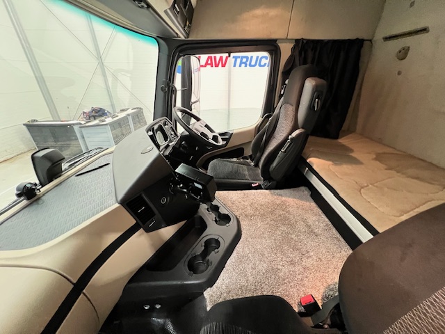 Mercedes Actros 1824 4×2 Sleeper Cab Curtainsider