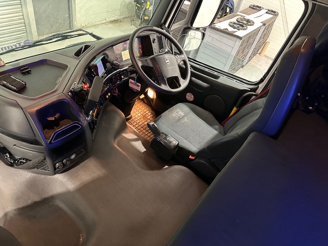 Volvo FM 450 Dropside Brick Grab Drawbar